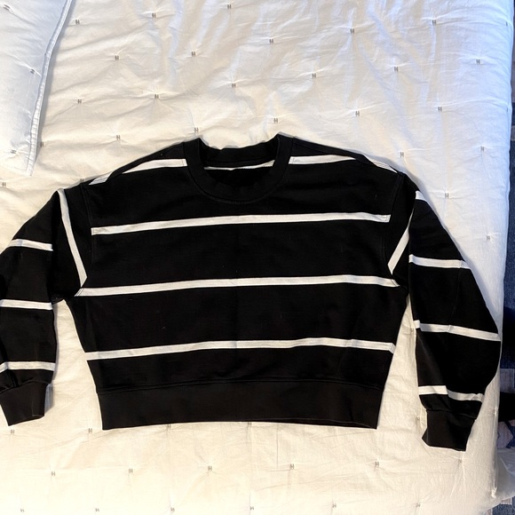 Lululemon Sweatshirt - Picture 1 of 3